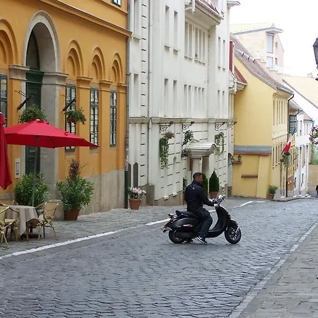Daire Cozy At The Castle Budapeşte